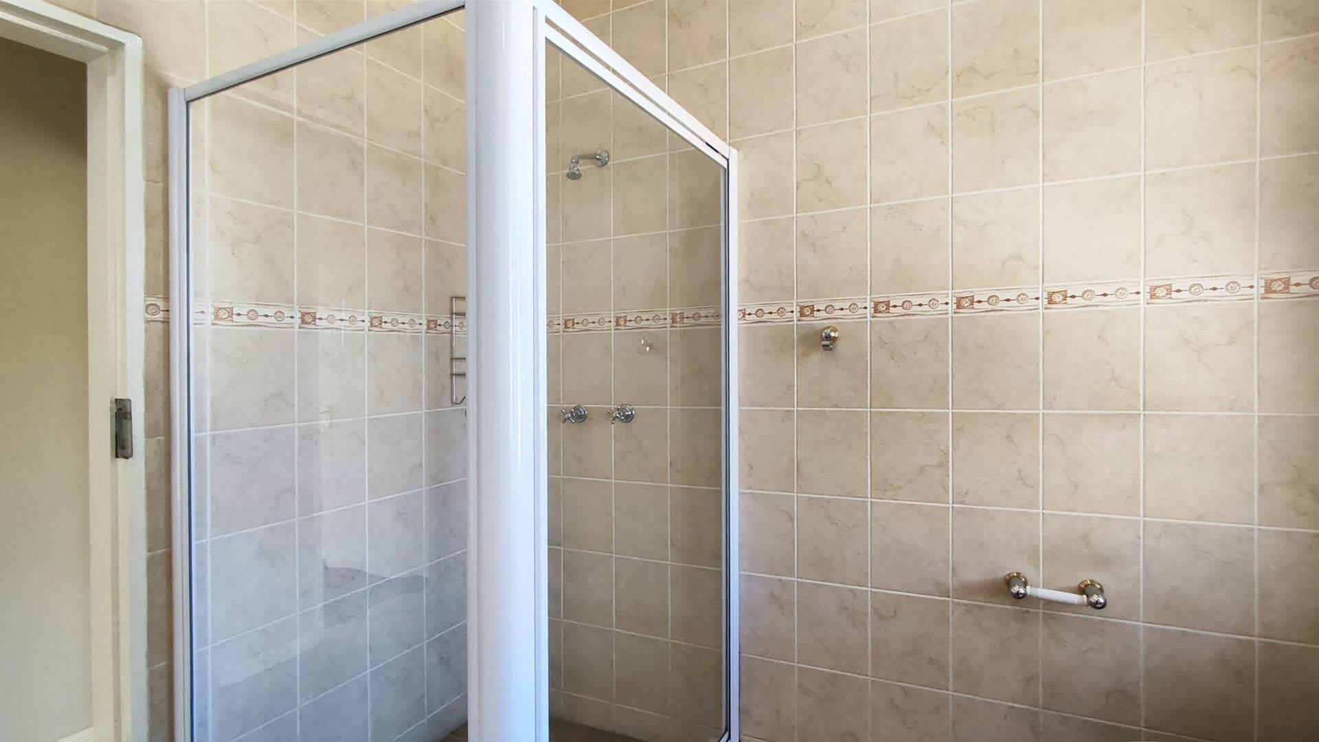 Bathroom 1 - 7 square meters of property in Glen Erasmia Boulevard