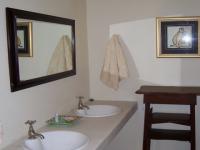 Main Bathroom of property in Uniondale