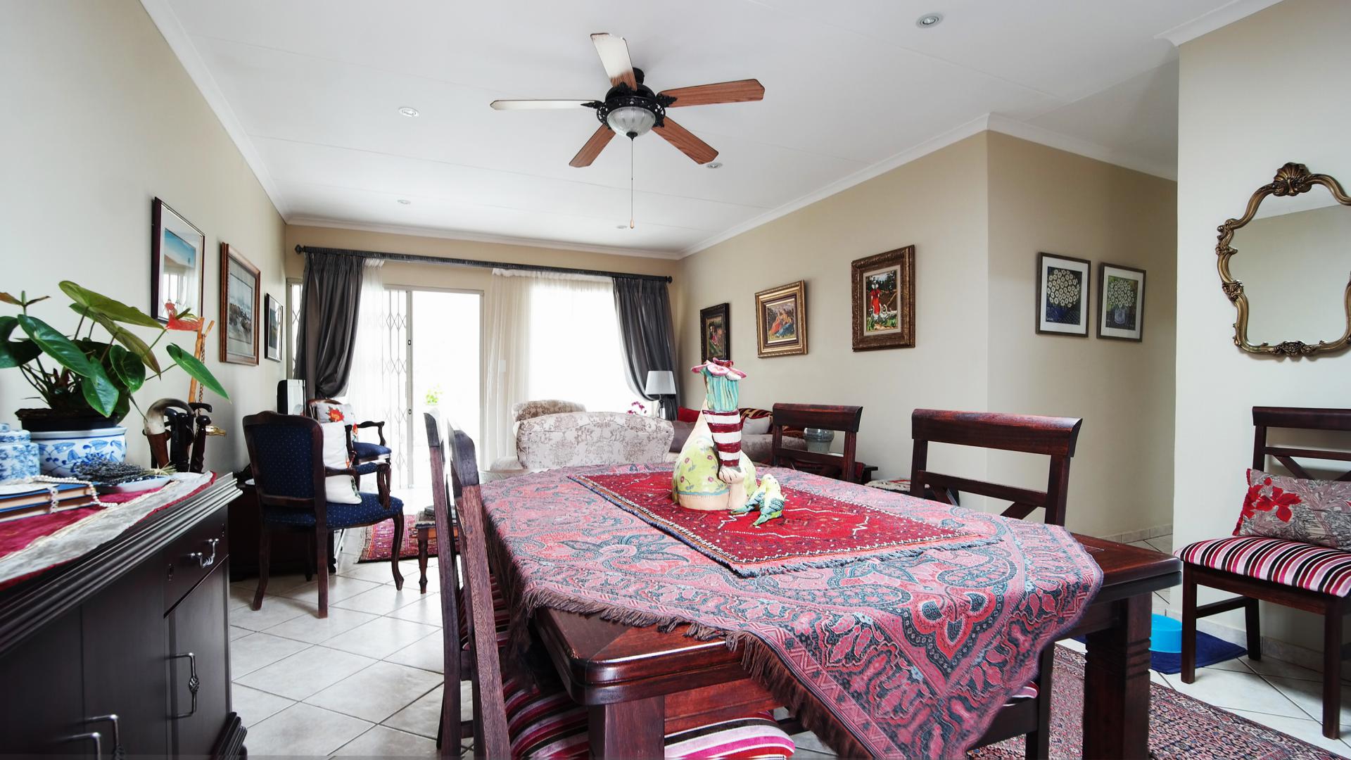 Dining Room - 16 square meters of property in The Wilds Estate