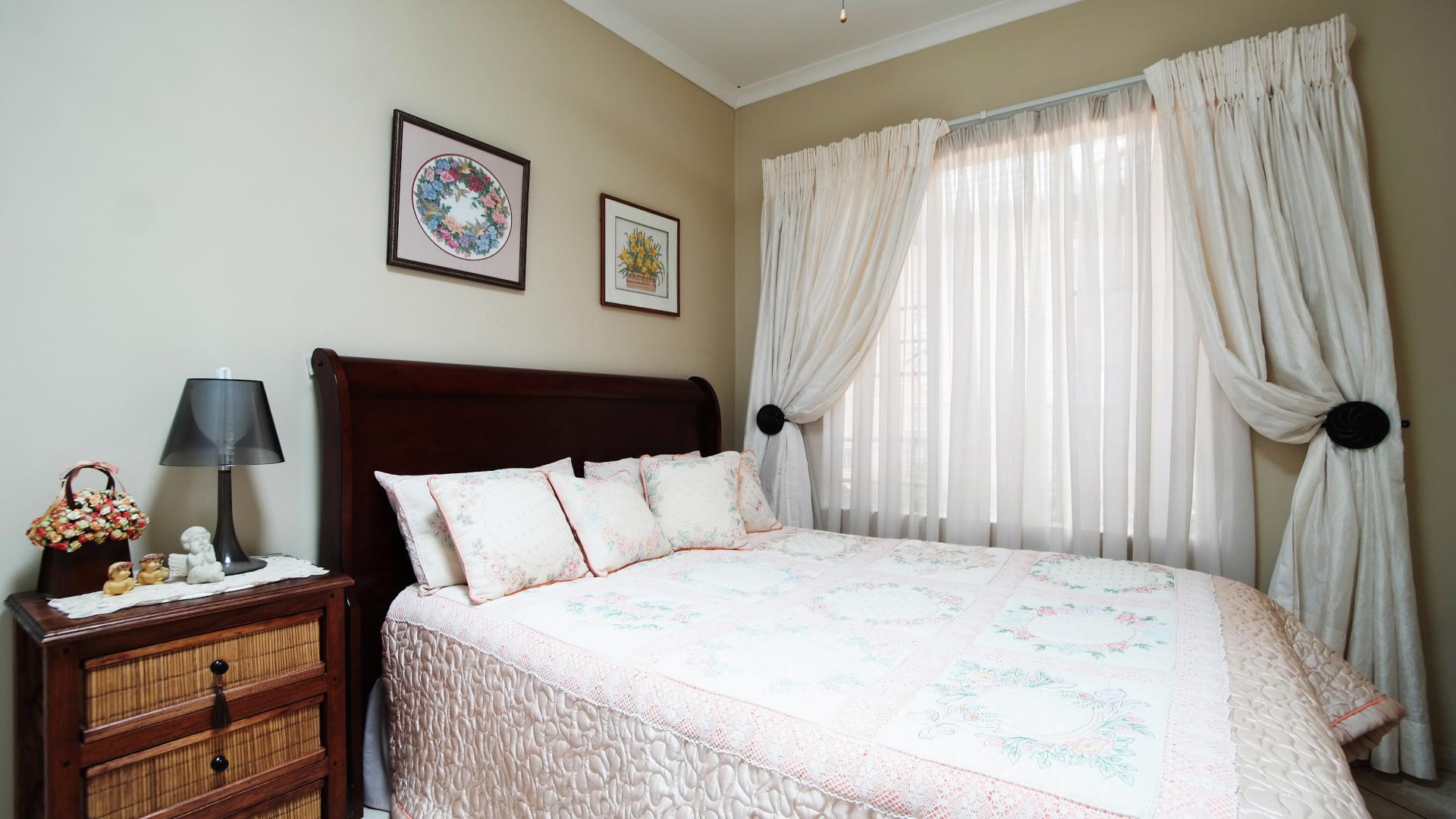 Bed Room 1 - 11 square meters of property in The Wilds Estate