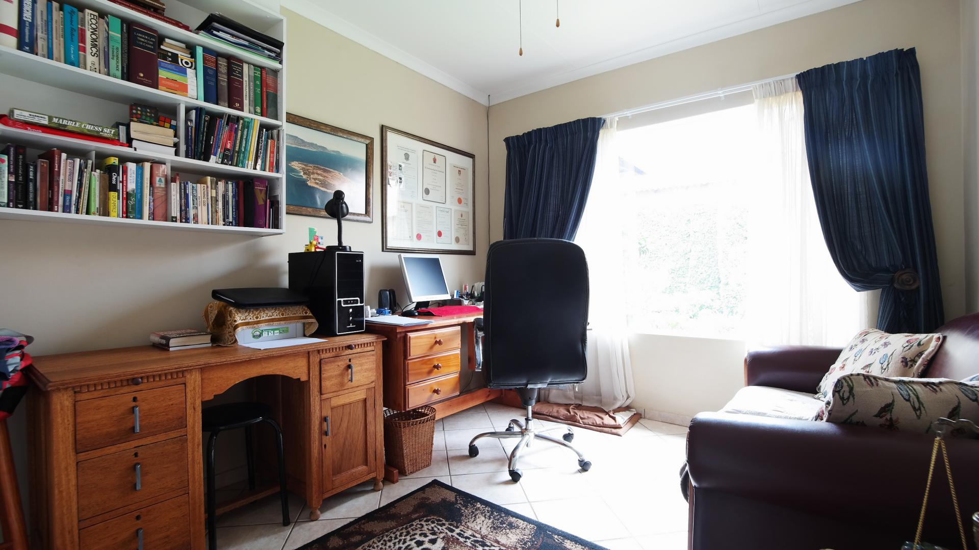 Bed Room 2 - 14 square meters of property in The Wilds Estate