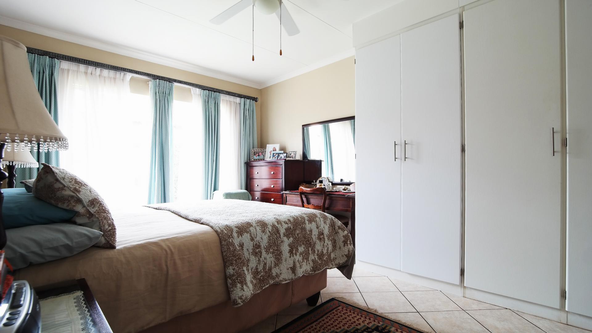 Main Bedroom - 19 square meters of property in The Wilds Estate