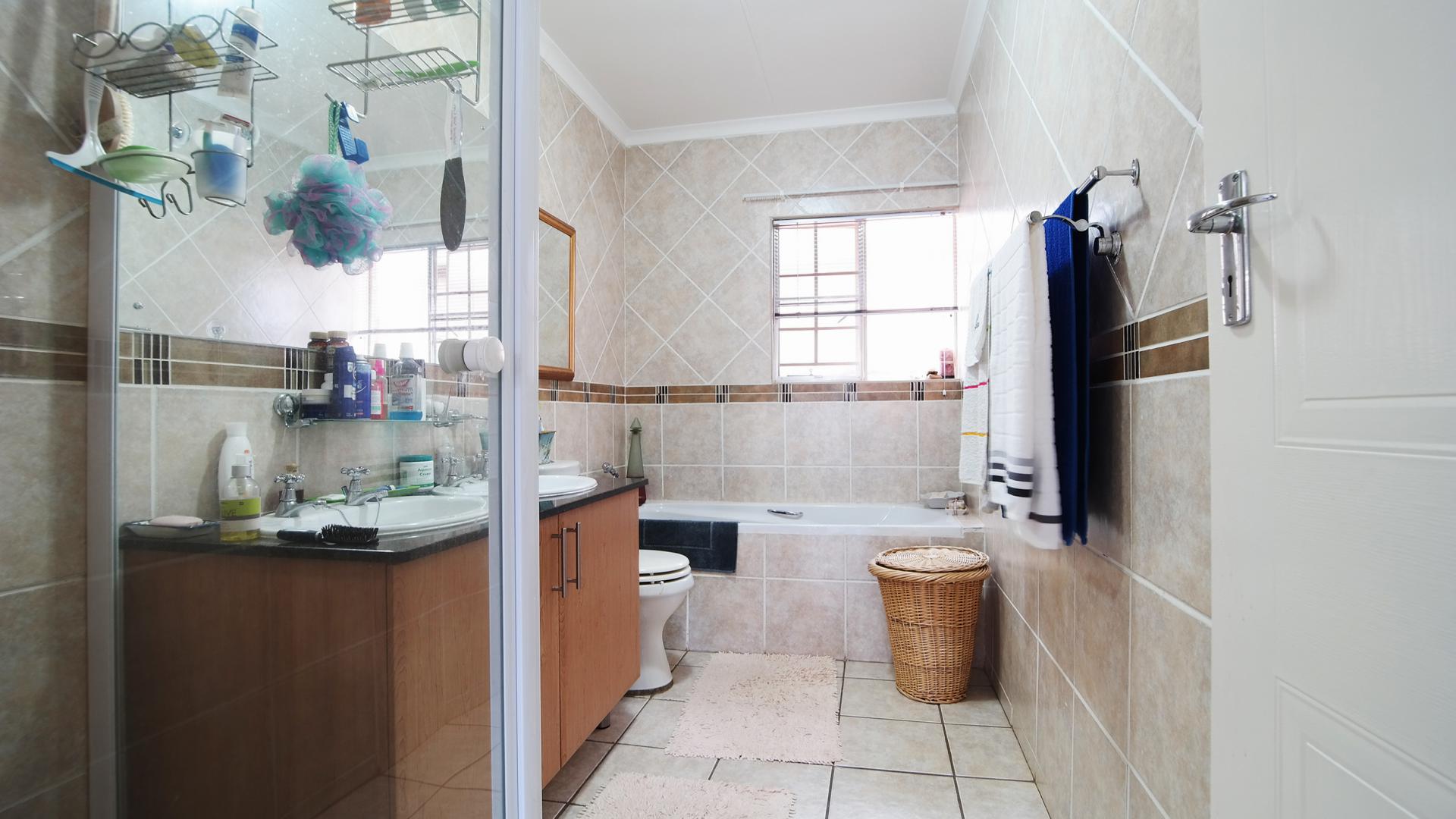 Main Bathroom - 8 square meters of property in The Wilds Estate