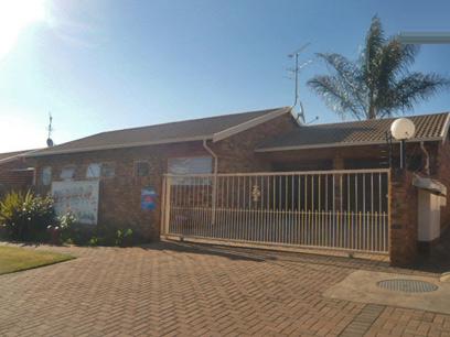 3 Bedroom Simplex for Sale For Sale in Krugersdorp - Private Sale - MR15413