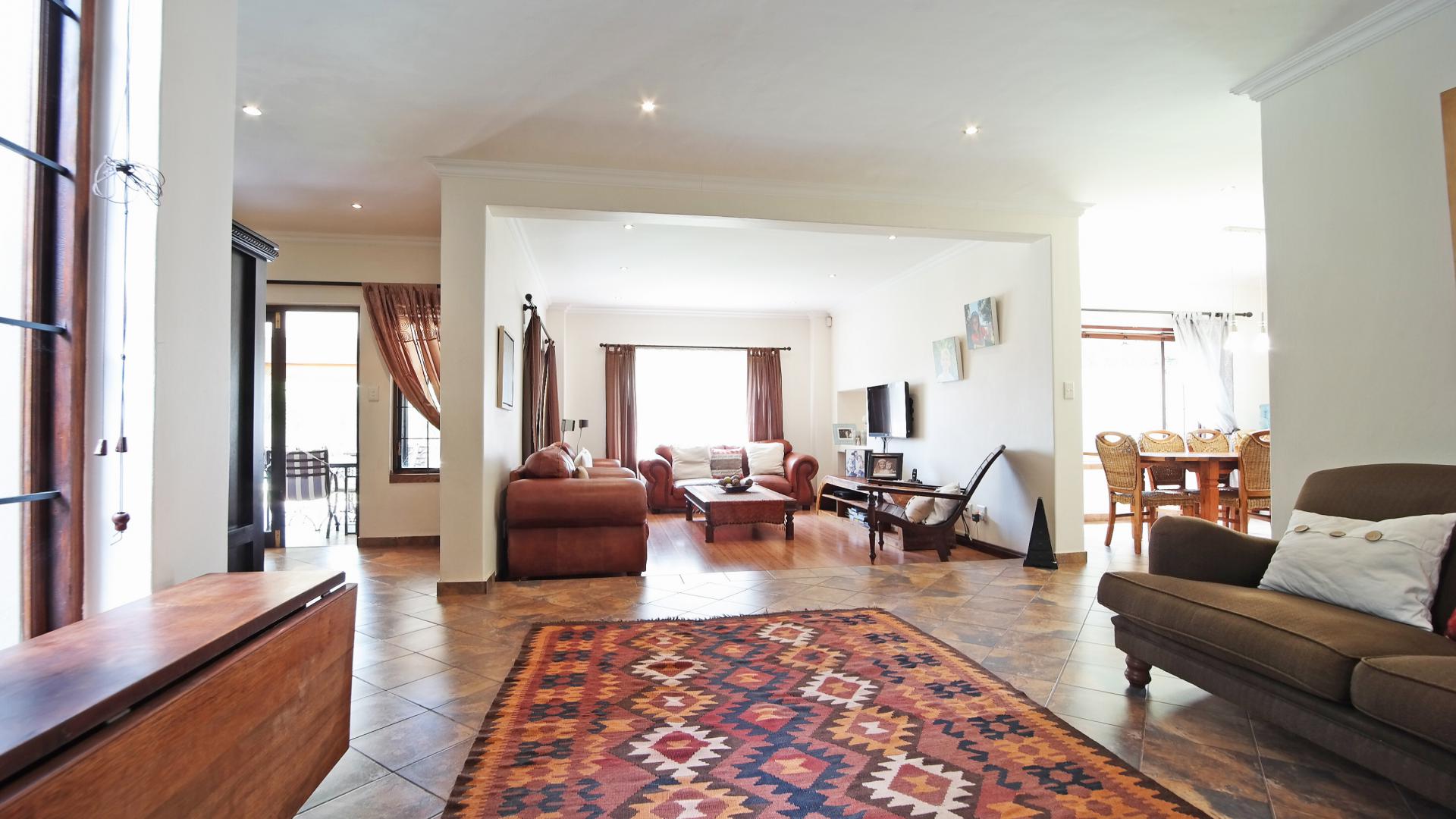 Lounges - 20 square meters of property in The Wilds Estate