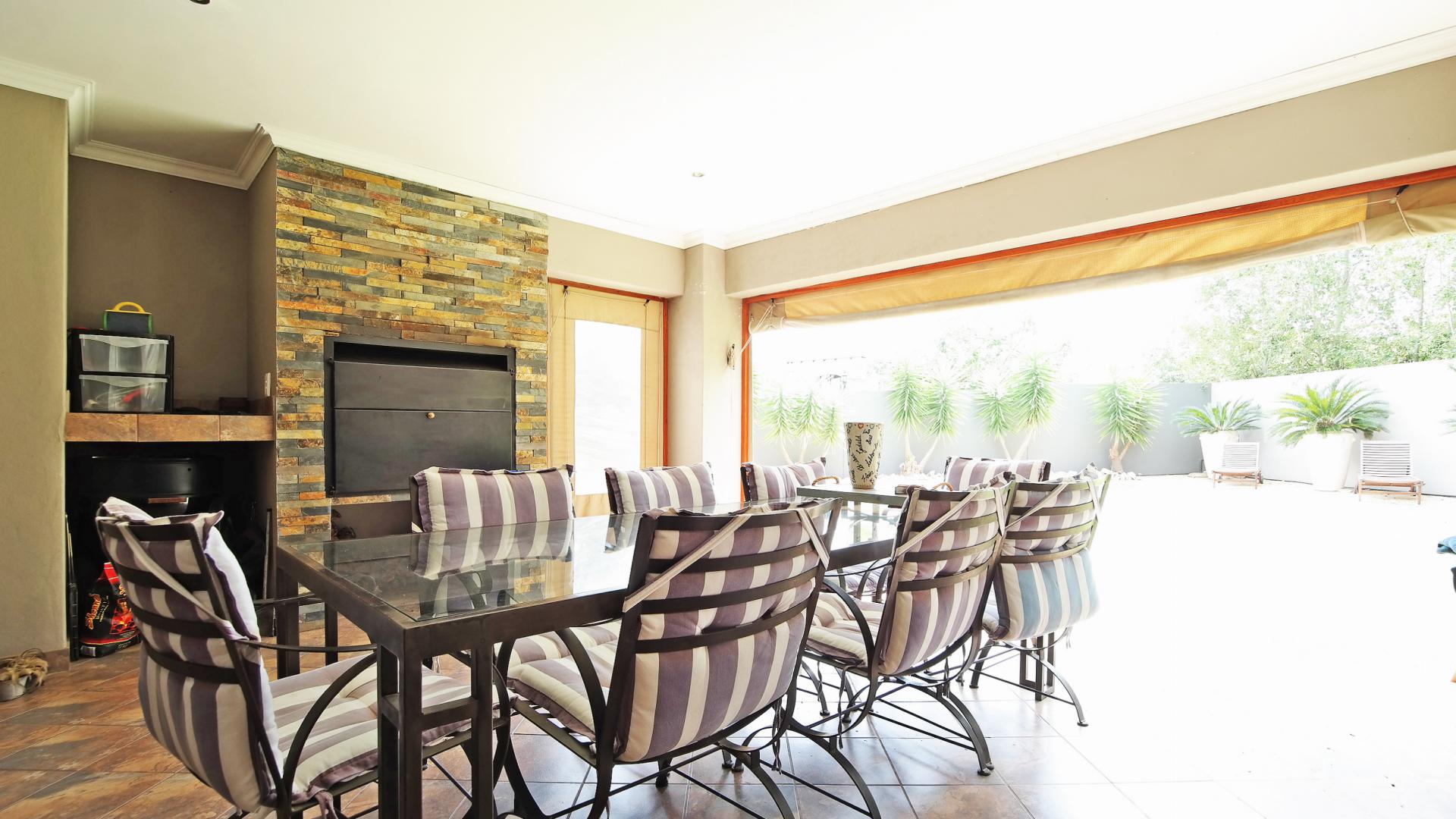 Patio - 24 square meters of property in The Wilds Estate