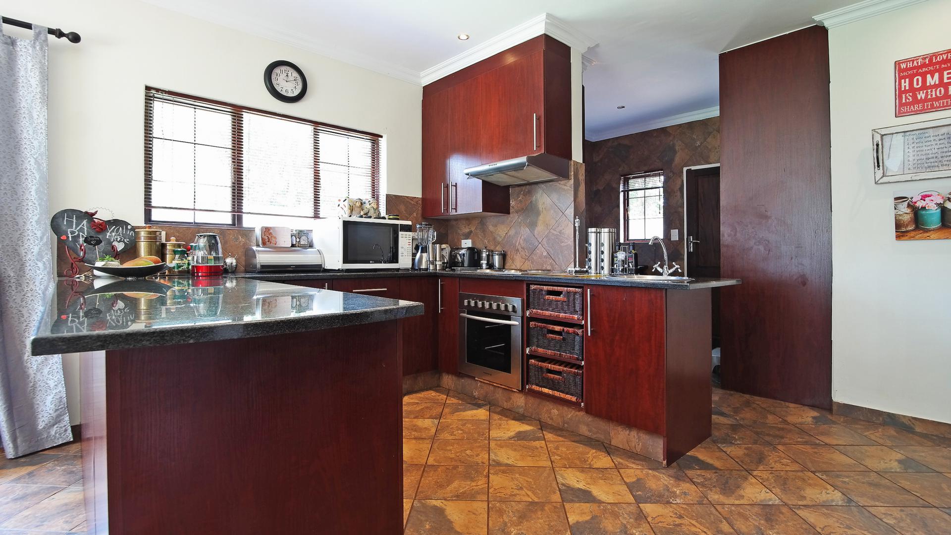 Kitchen - 15 square meters of property in The Wilds Estate