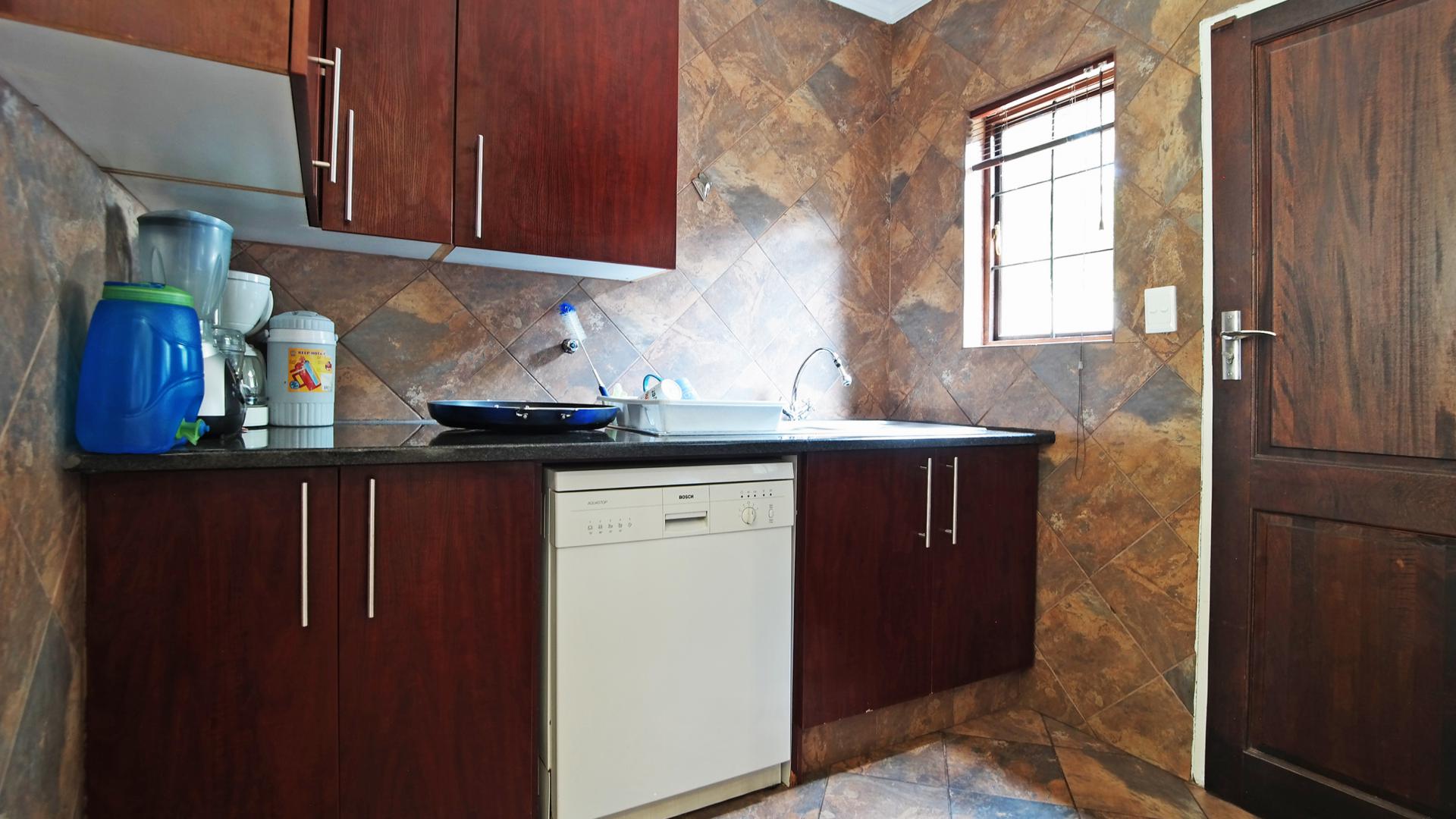 Scullery - 7 square meters of property in The Wilds Estate