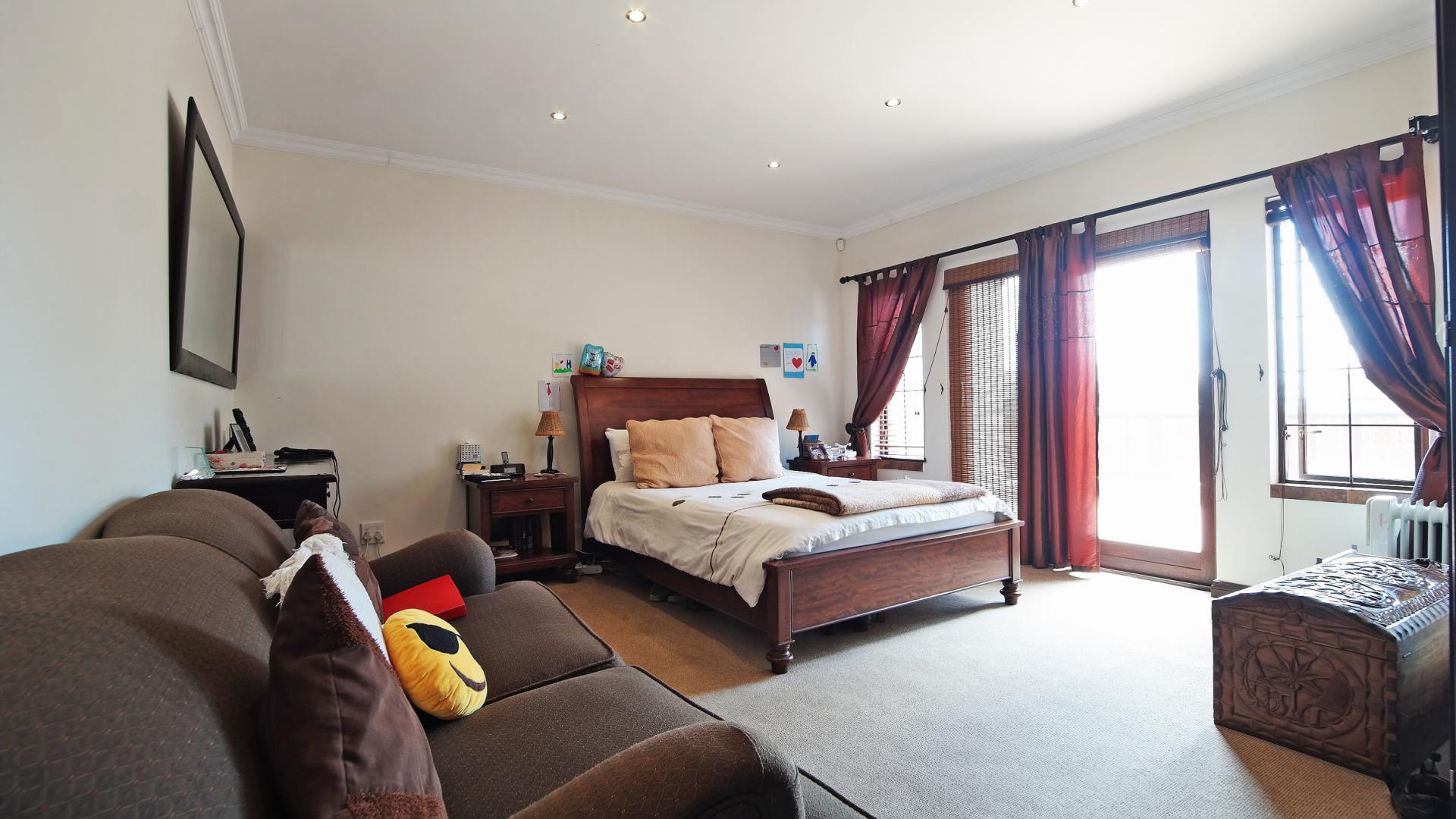 Main Bedroom - 33 square meters of property in The Wilds Estate