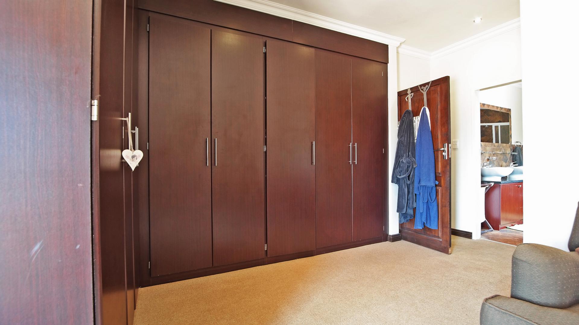 Main Bedroom - 33 square meters of property in The Wilds Estate