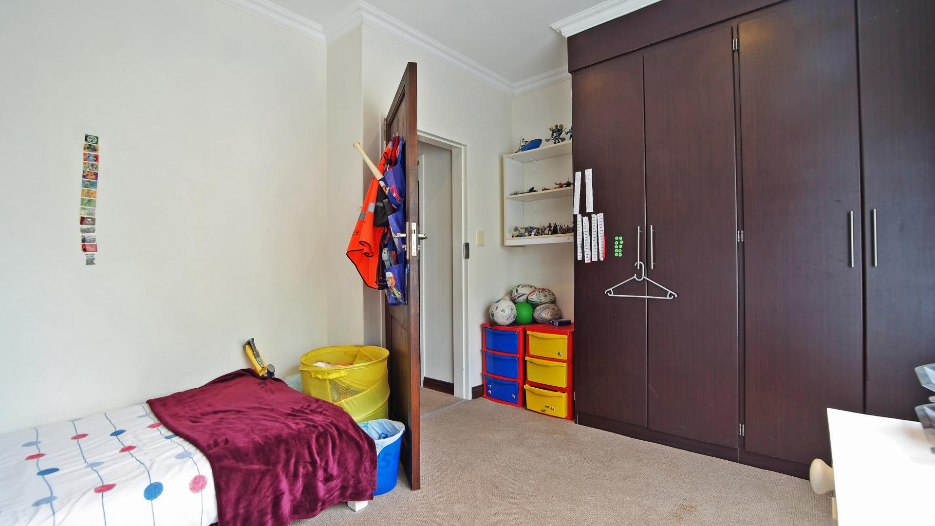 Bed Room 2 - 14 square meters of property in The Wilds Estate