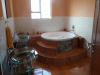 Main Bathroom of property in Rangeview