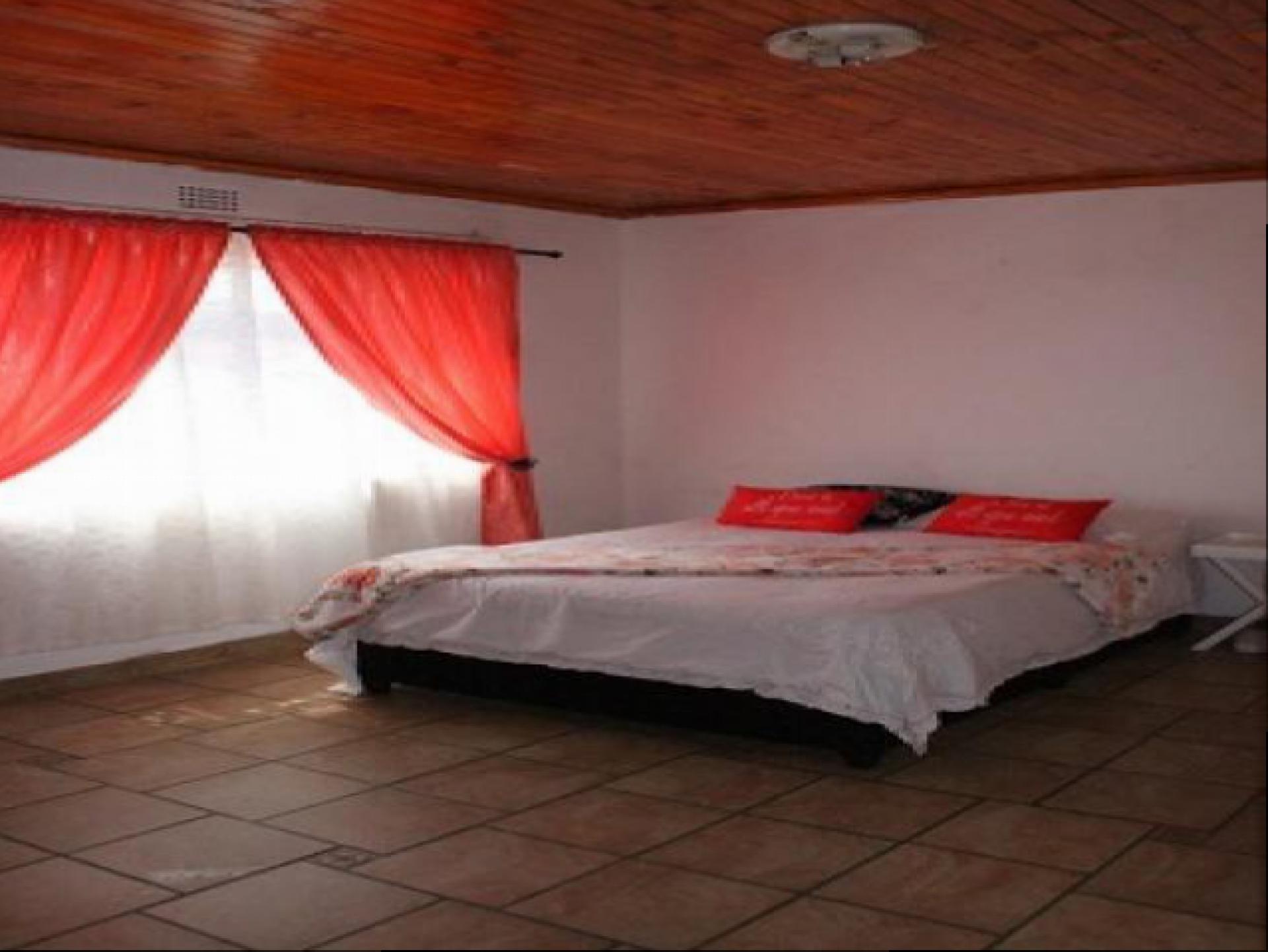 Main Bedroom of property in Coronationville