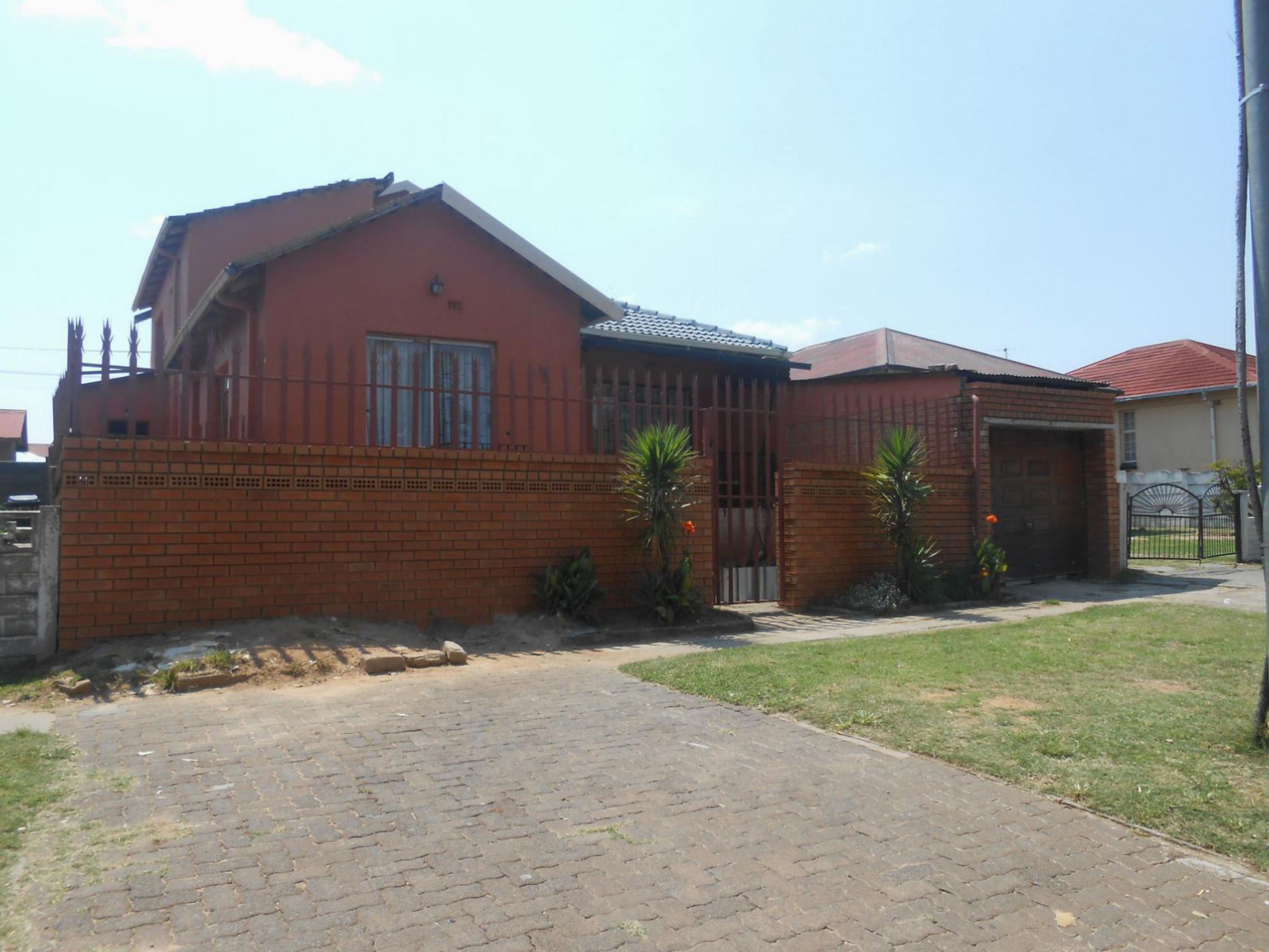 Front View of property in Coronationville