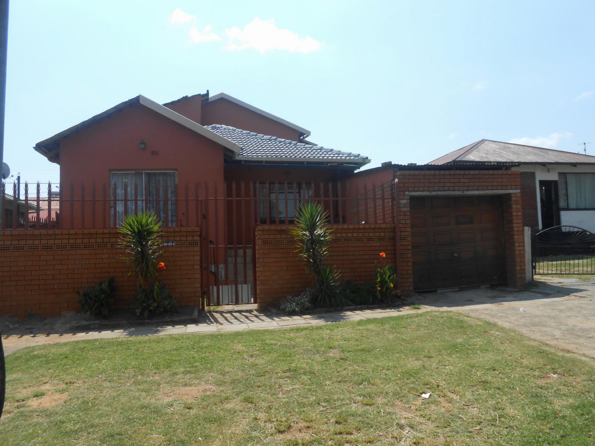 Front View of property in Coronationville