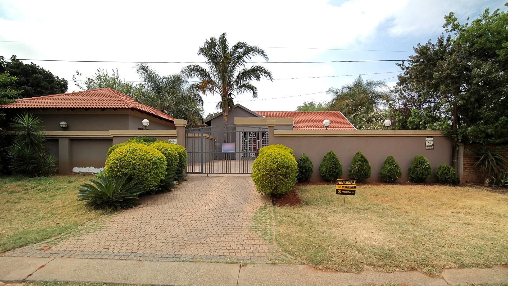 Front View of property in Zwartkop