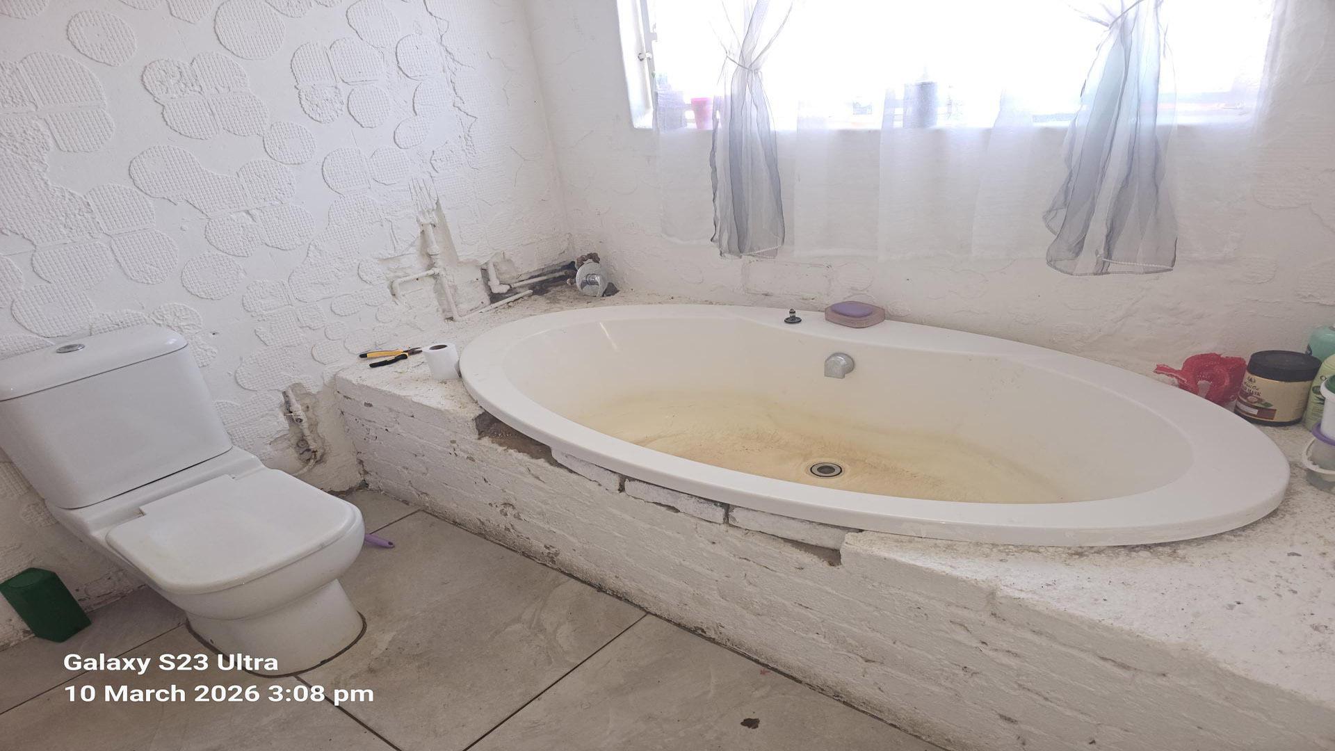Bathroom 1 - 6 square meters of property in Riverlea - JHB