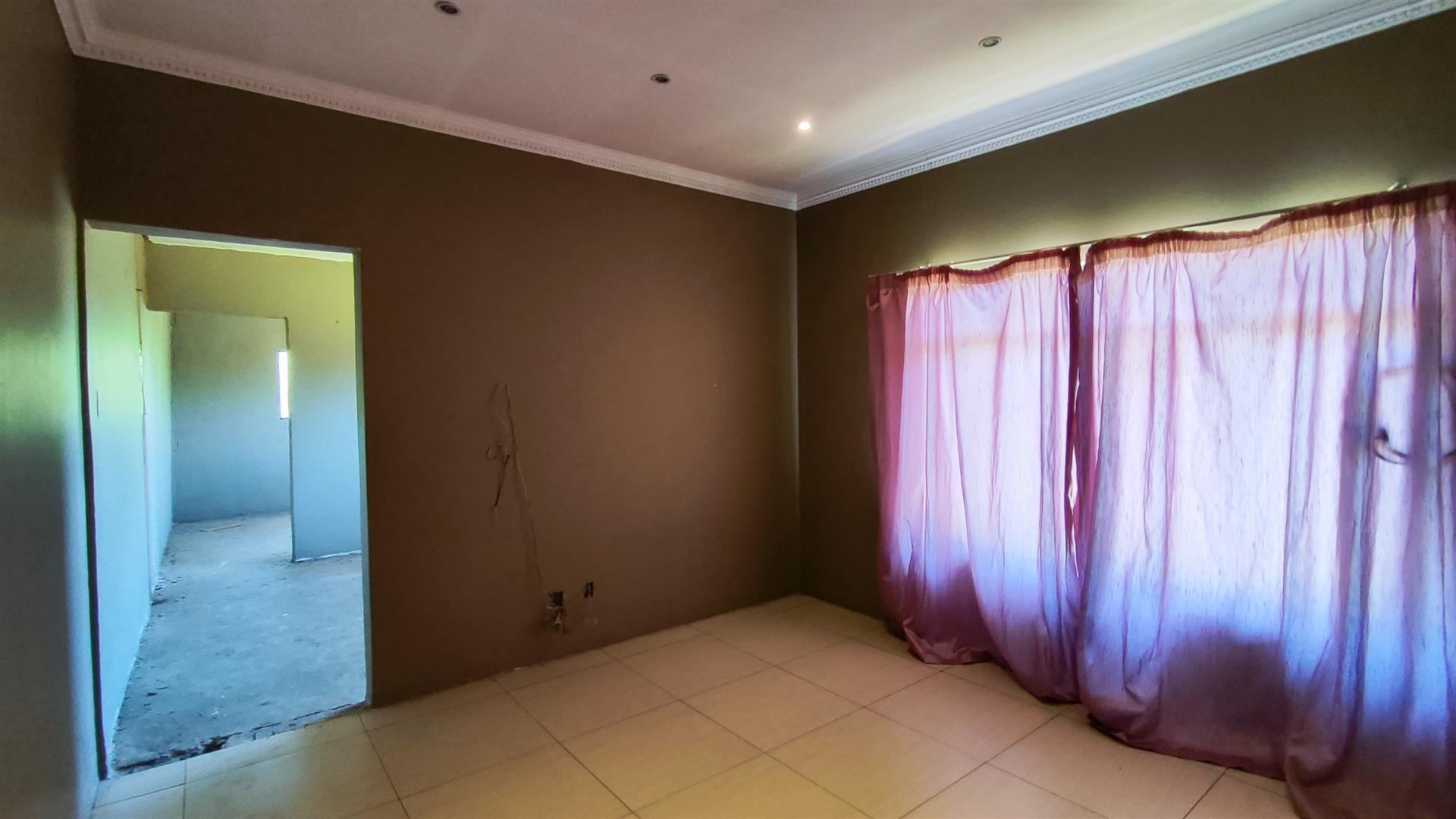 Bed Room 3 - 19 square meters of property in Three Rivers