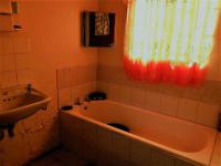 Bathroom 1 of property in Beaufort West