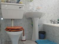 Bathroom 1 - 4 square meters of property in Strubenvale