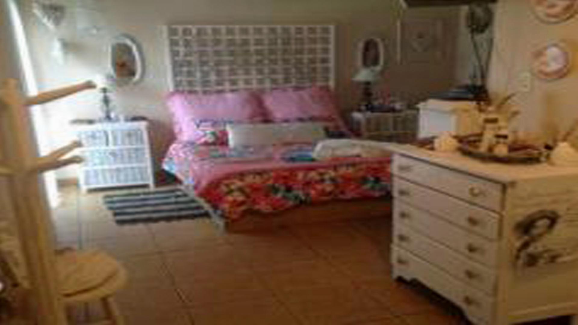 Bed Room 1 of property in Dan Pienaarville