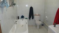 Bathroom 1 - 6 square meters of property in Walkers Fruit Farms SH