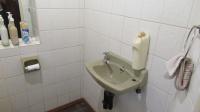 Bathroom 1 - 6 square meters of property in Walkers Fruit Farms SH