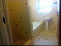 Bathroom 1 - 4 square meters of property in Jeffrey's Bay
