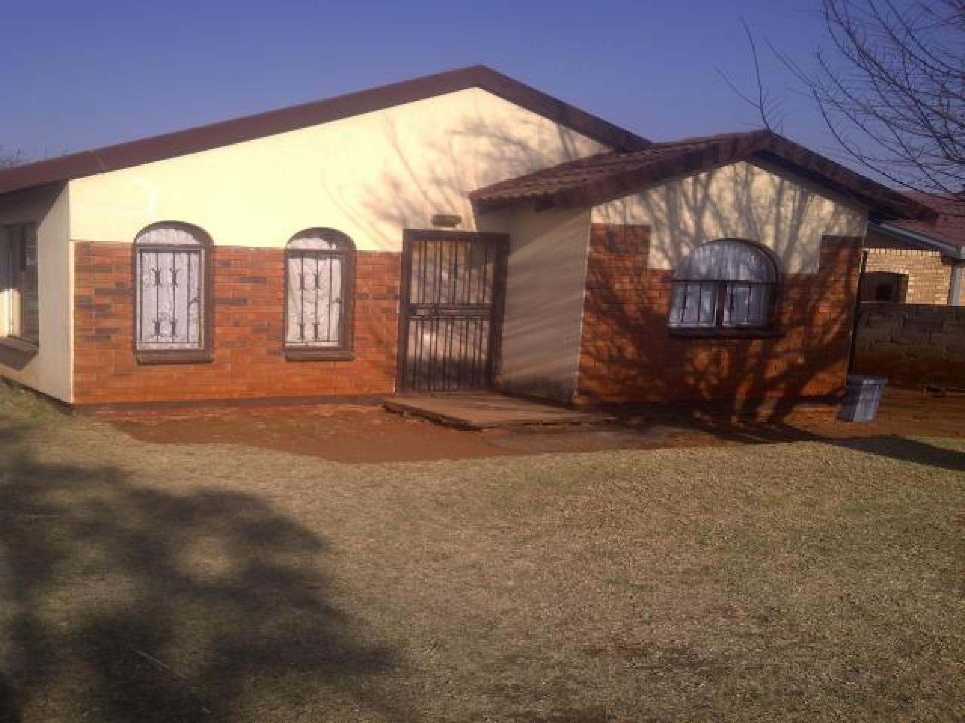 Front View of property in Vosloorus