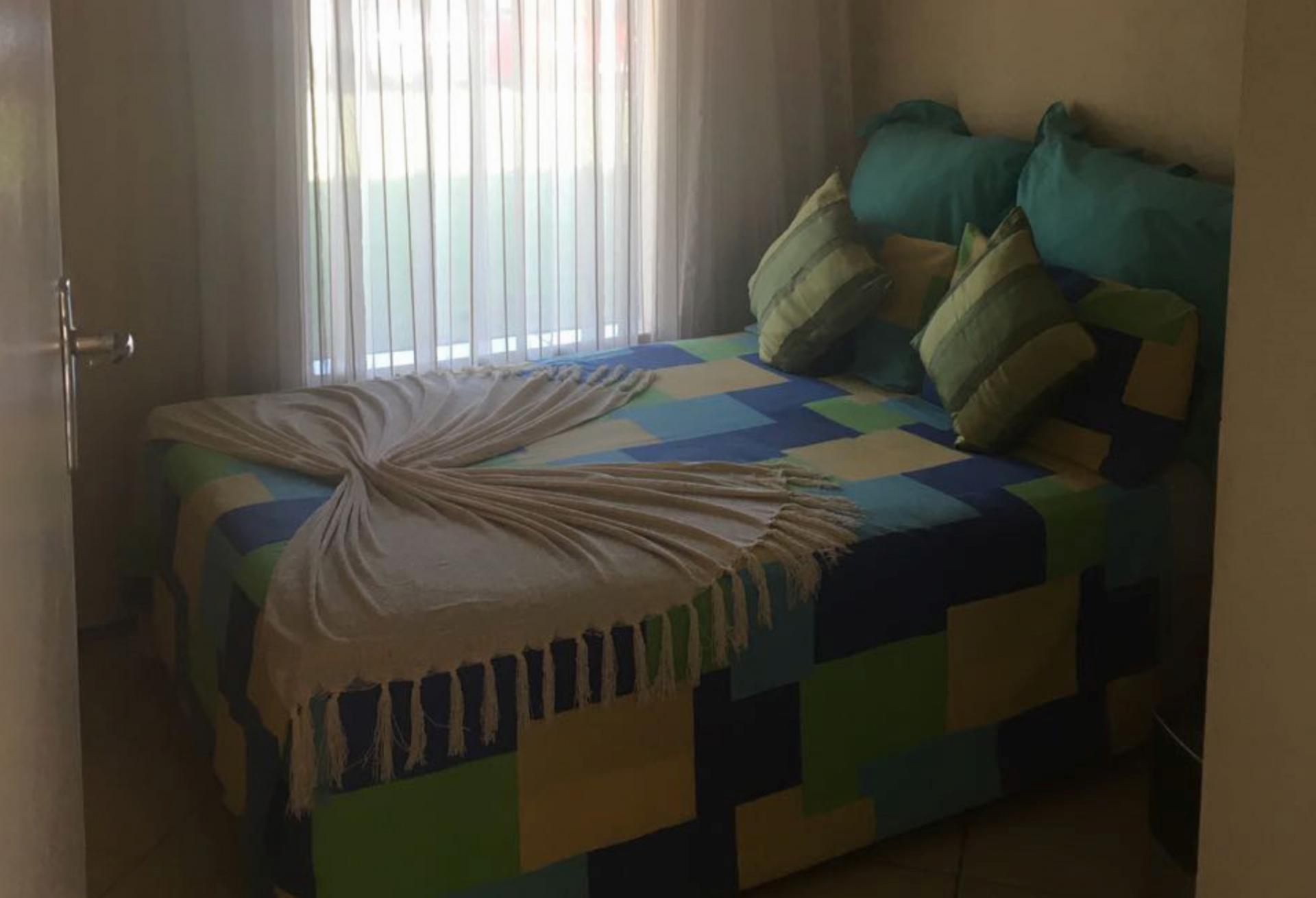 Bed Room 1 - 13 square meters of property in Karenpark