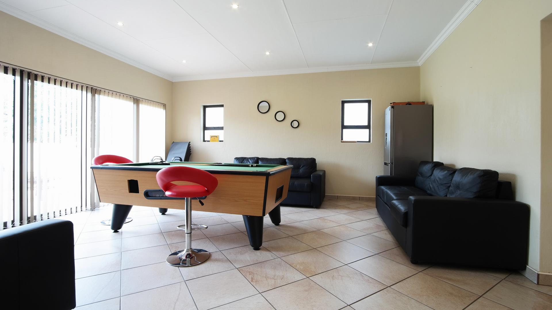 Lounges - 31 square meters of property in The Wilds Estate