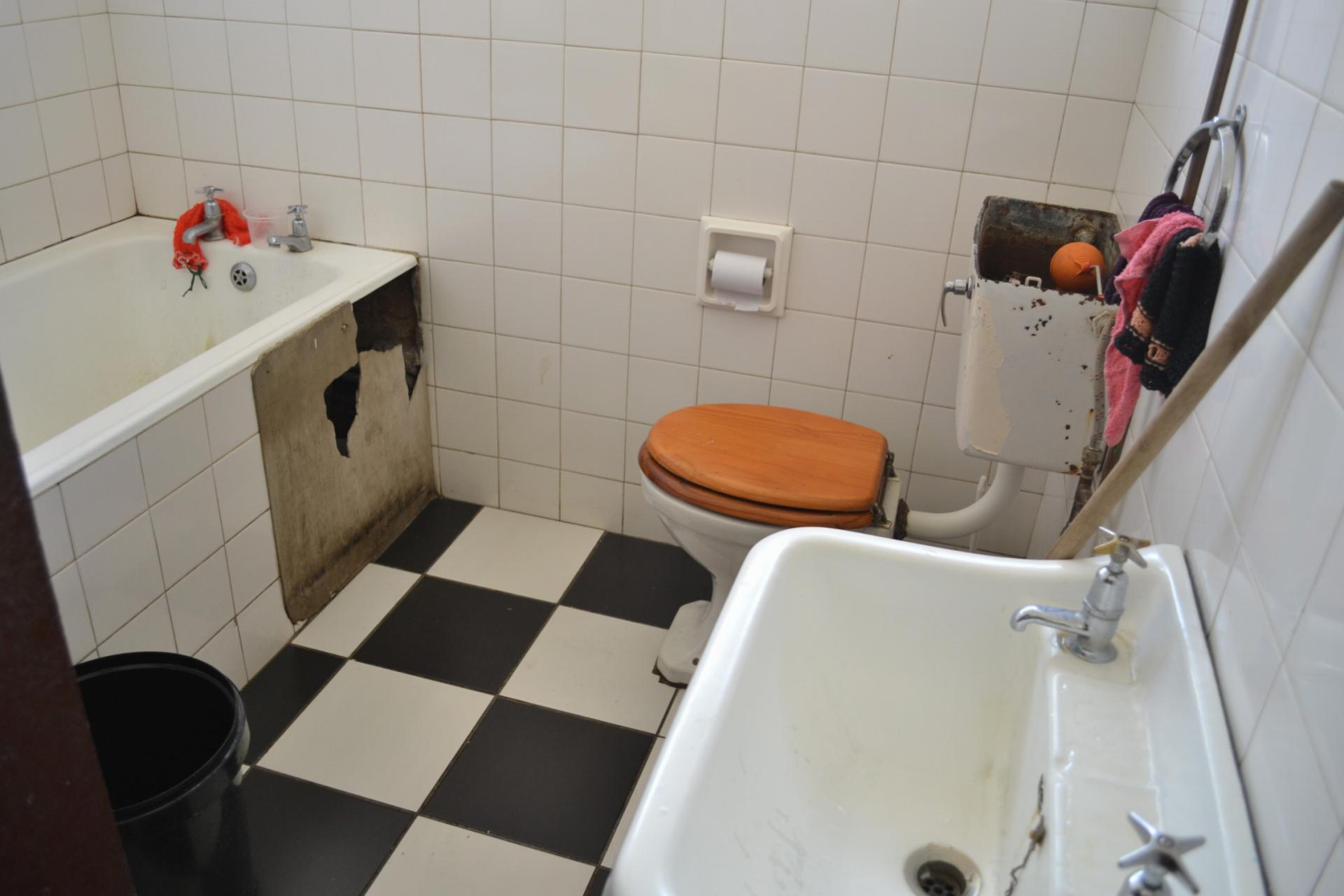 Bathroom 1 - 6 square meters of property in Sunnyside