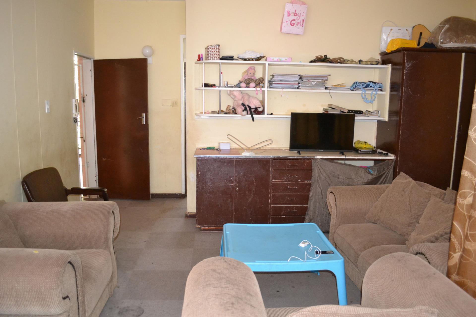 Lounges - 12 square meters of property in Sunnyside