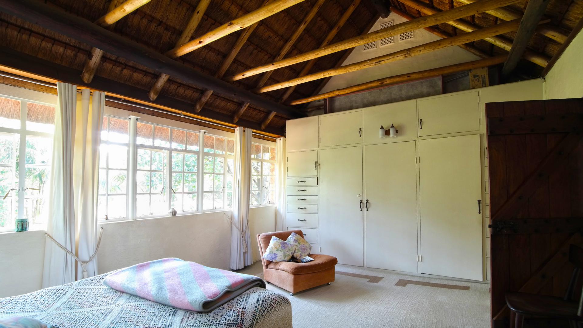 Main Bedroom of property in Waterkloof Glen