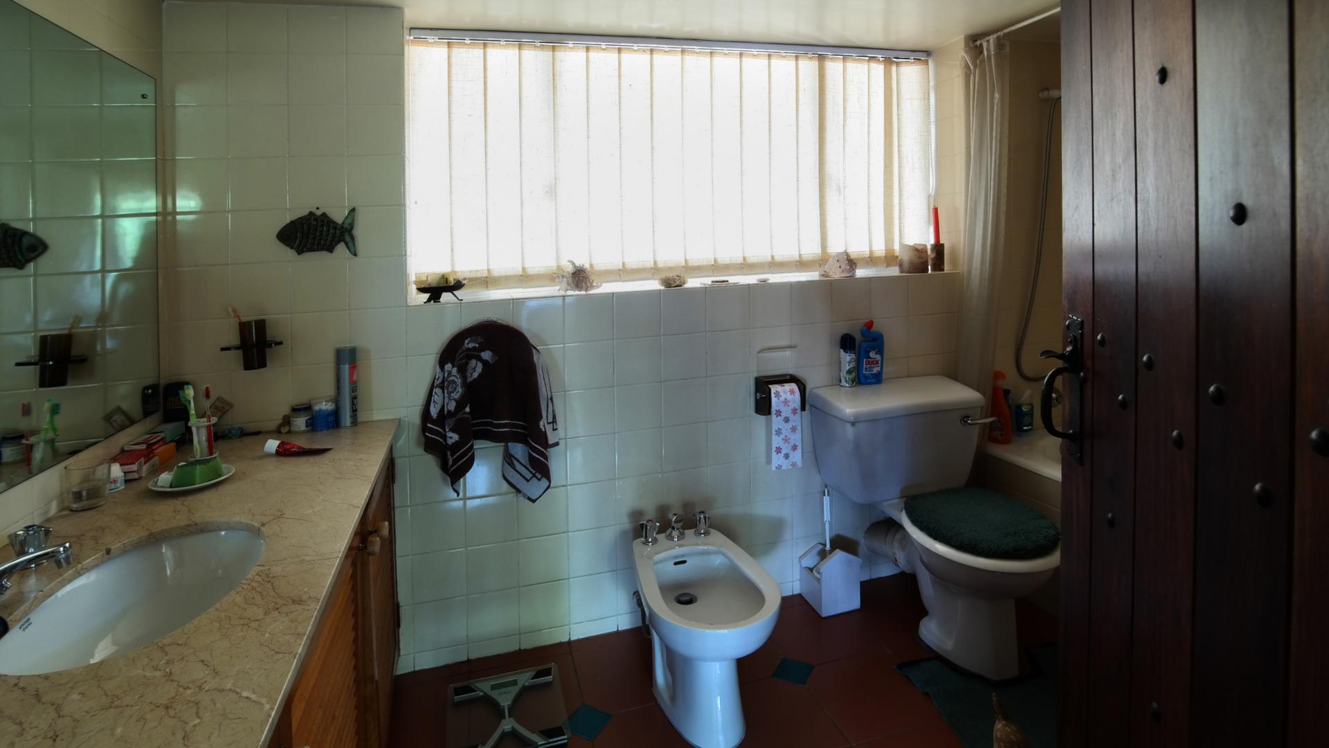 Main Bathroom of property in Waterkloof Glen
