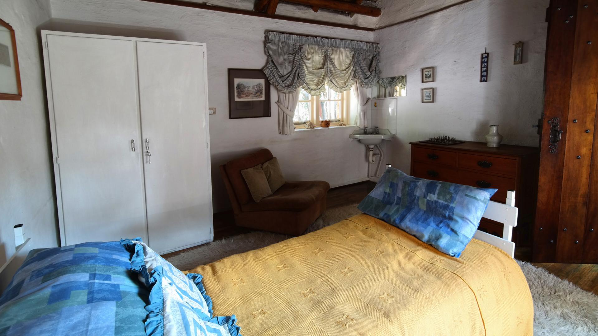 Bed Room 1 of property in Waterkloof Glen