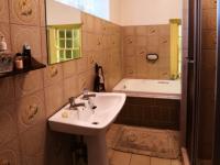 Bathroom 1 of property in Waterkloof Glen