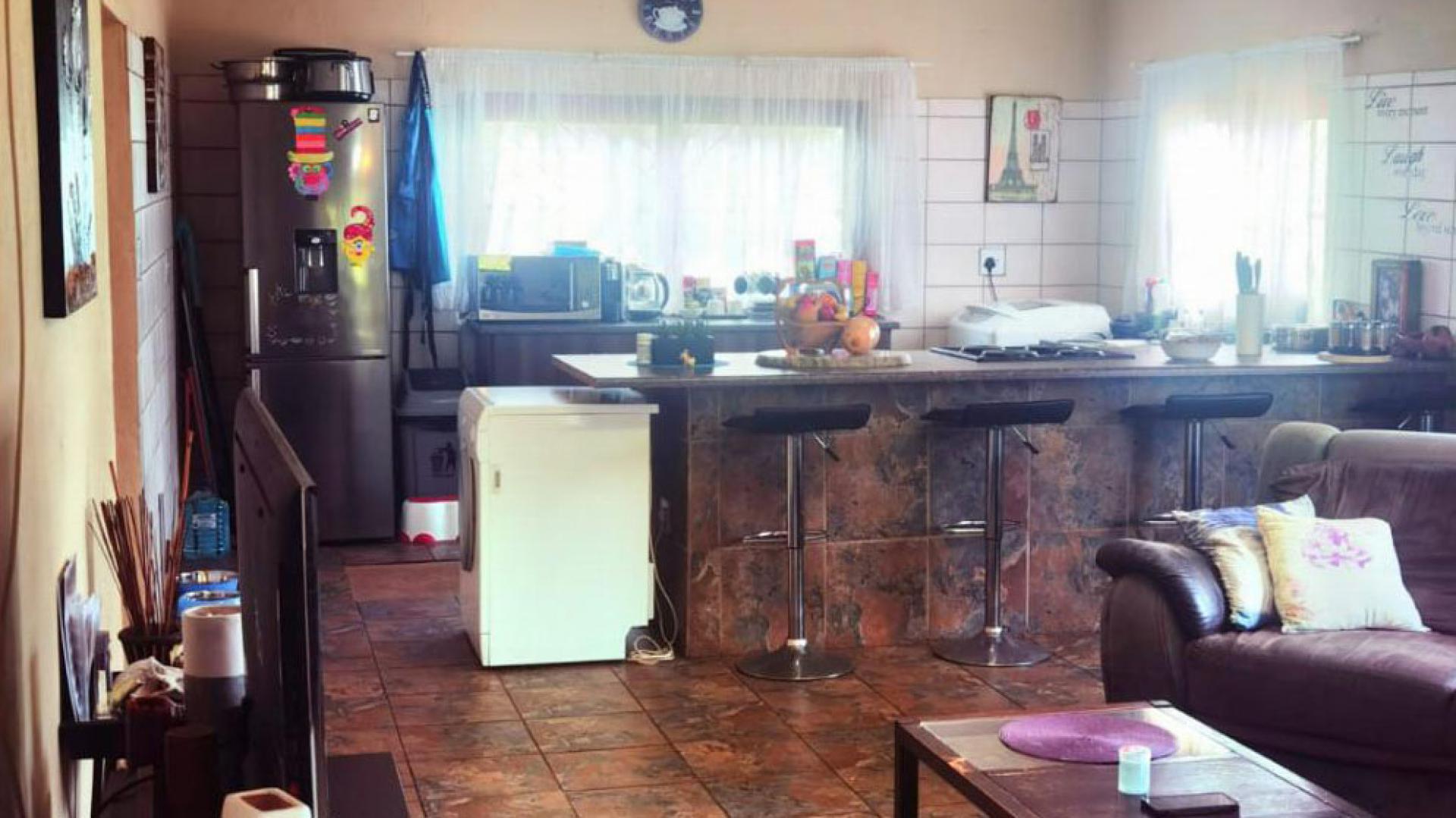 Lounges of property in White River AH