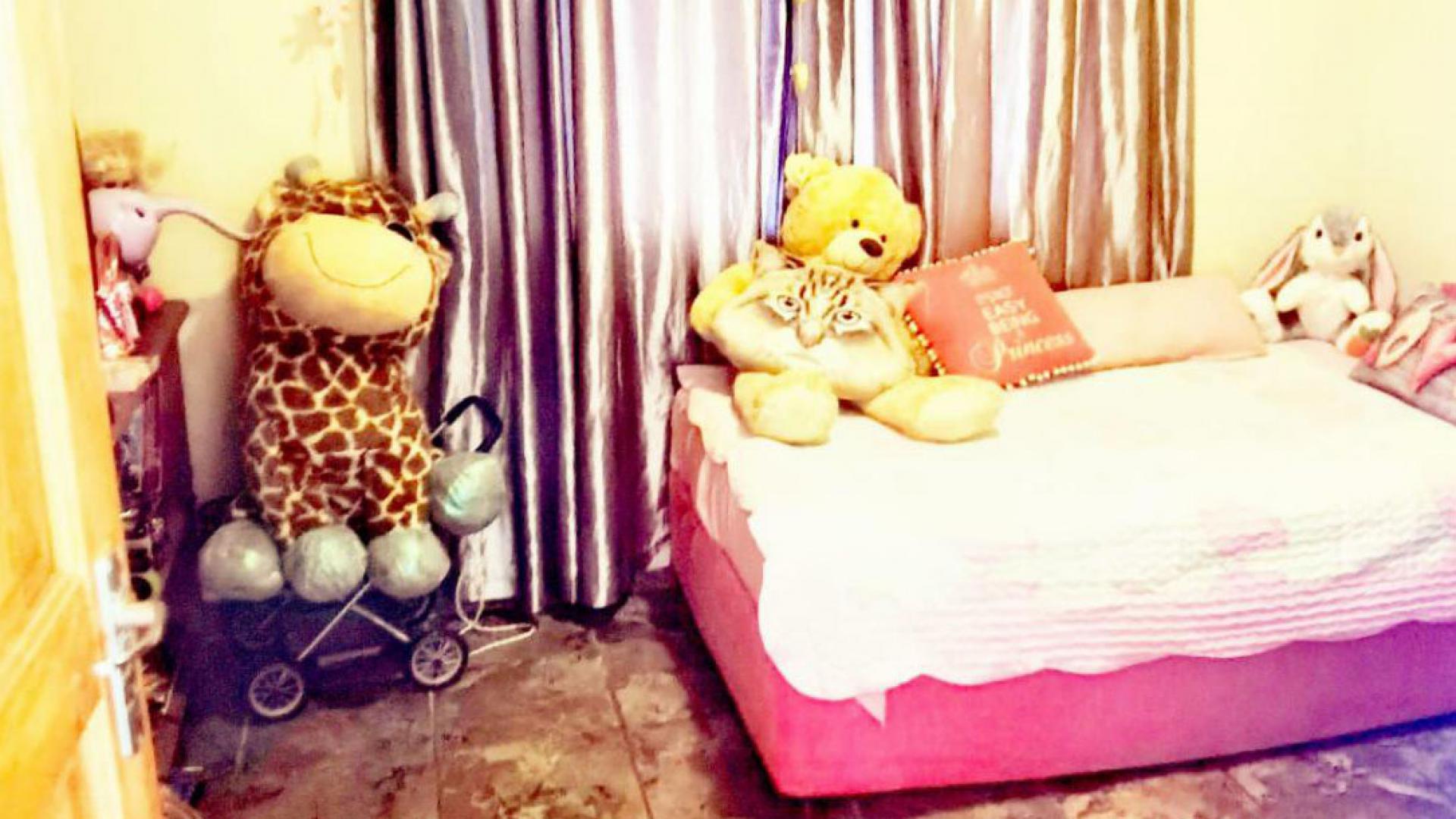 Bed Room 1 of property in White River AH