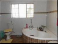 Main Bathroom - 10 square meters of property in Sundowner