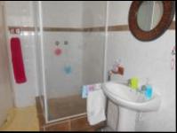 Main Bathroom - 10 square meters of property in Sundowner
