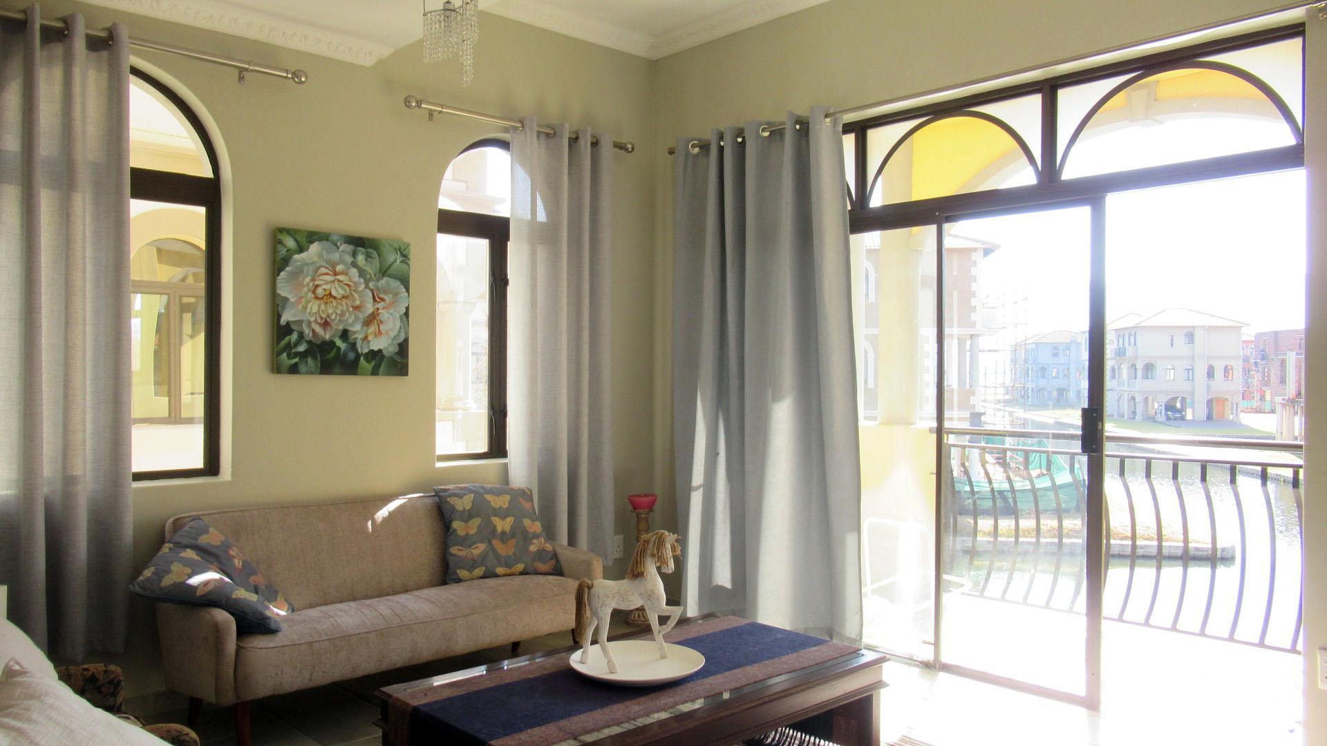 Lounges - 16 square meters of property in Ifafi