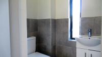 Bathroom 1 - 4 square meters of property in Ifafi