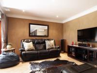 Lounges - 16 square meters of property in Willow Acres Estate