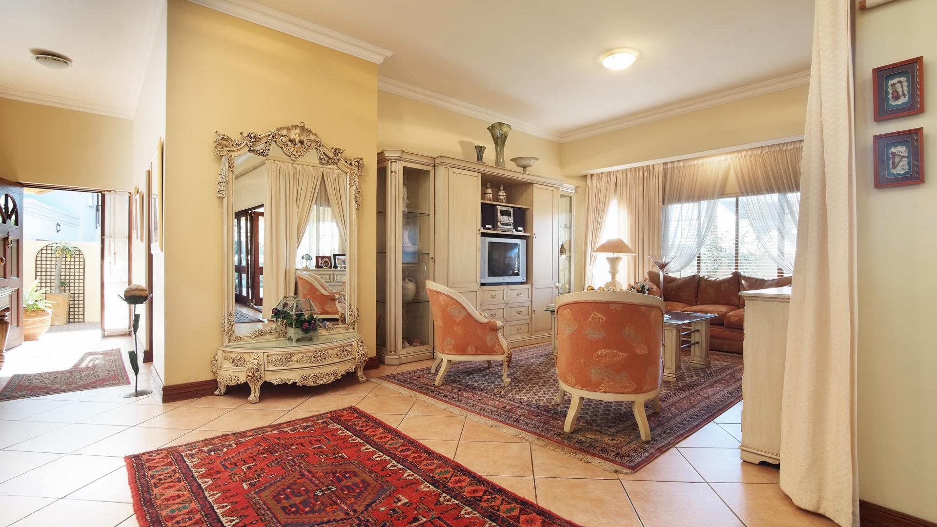 Lounges - 23 square meters of property in The Wilds Estate