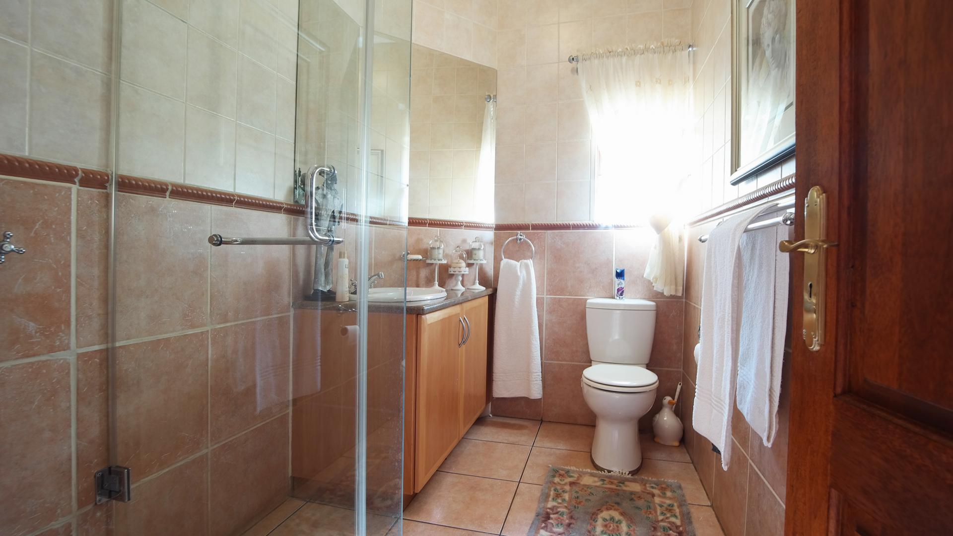 Bathroom 1 - 8 square meters of property in The Wilds Estate