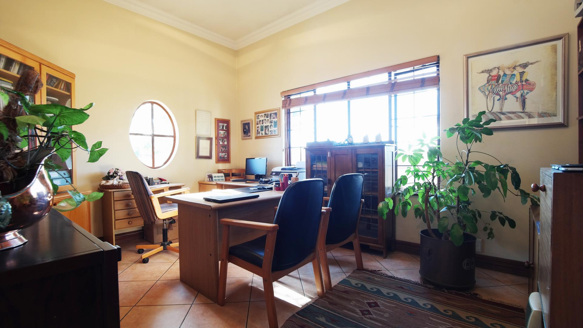 Bed Room 1 - 23 square meters of property in The Wilds Estate