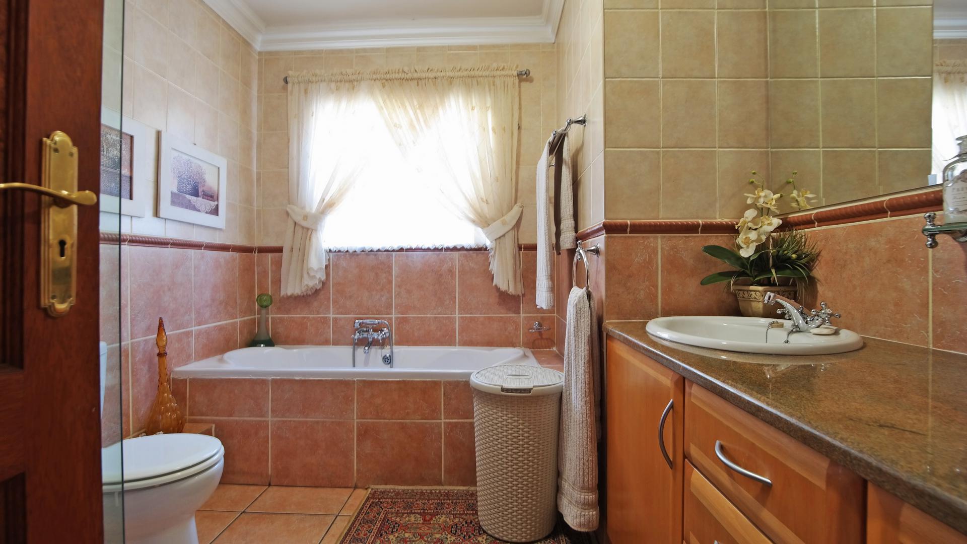 Bathroom 1 - 8 square meters of property in The Wilds Estate