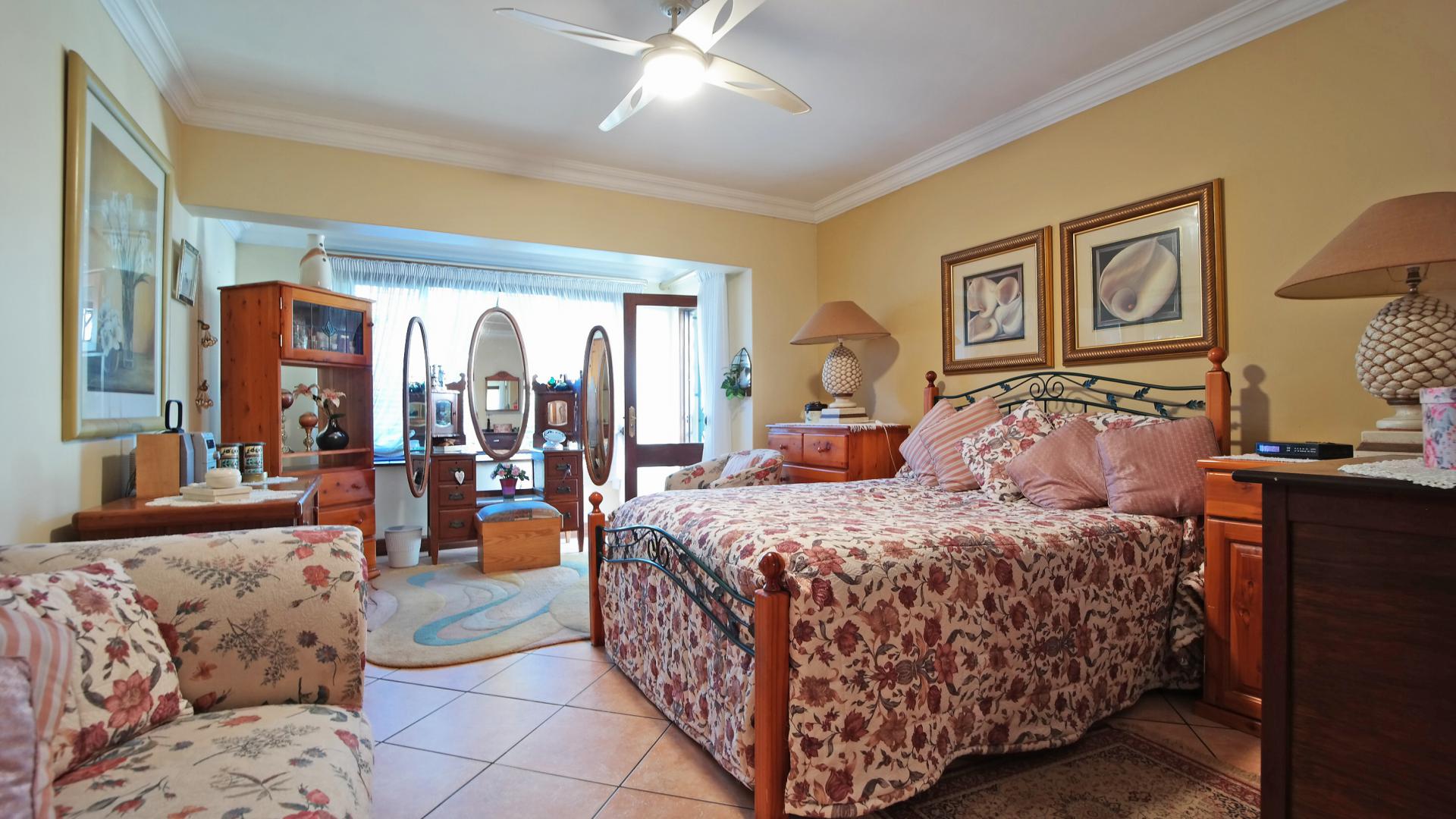 Main Bedroom - 44 square meters of property in The Wilds Estate