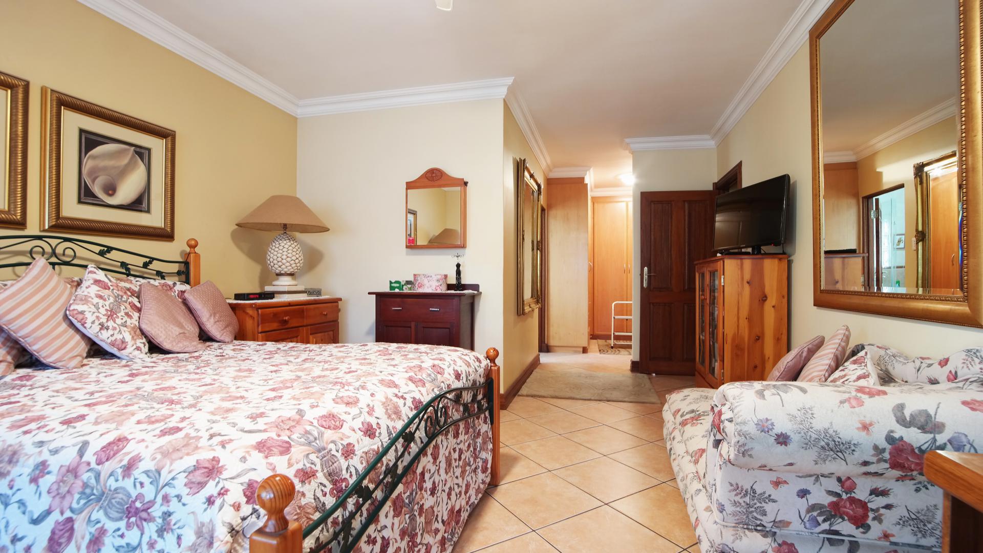 Main Bedroom - 44 square meters of property in The Wilds Estate